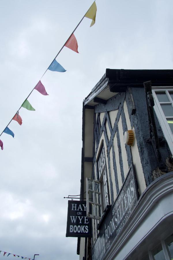 The Pavement Palace Hay-On-Wye Exterior photo