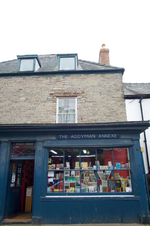 The Pavement Palace Hay-On-Wye Exterior photo