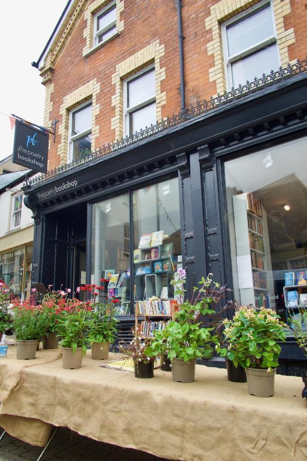 The Pavement Palace Hay-On-Wye Exterior photo